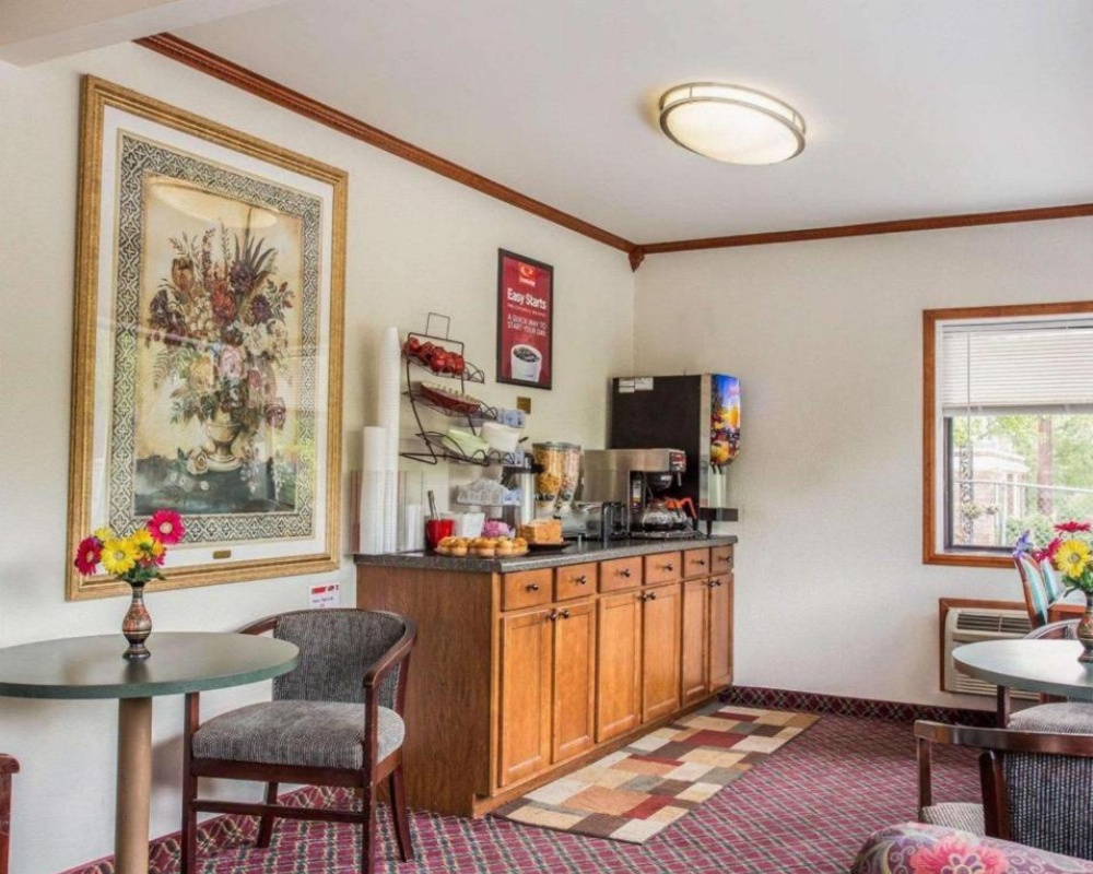 Econo Lodge Fort Jackson Main image