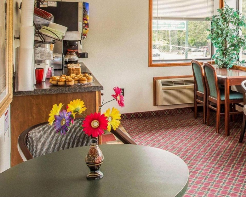 Econo Lodge Fort Jackson